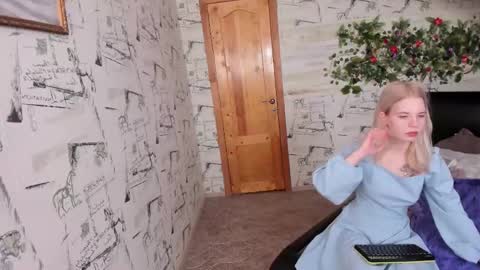 viki_lins online show from 02/14/25, 04:31