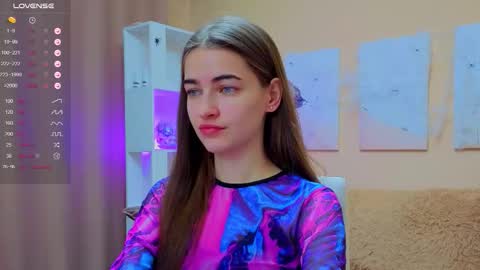 Snapshot of vikiberry chatting on 11/23/25, 04:45 vikiberry online show from 11/23/25, 04:45