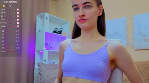 Snapshot of vikiberry chatting on 11/28/25, 05:21 vikiberry online show from 11/28/25, 05:21