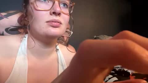 Snapshot of vikingandvixen44 chatting on 10/21/25, 12:22 vikingandvixen44 online show from 10/21/25, 12:22