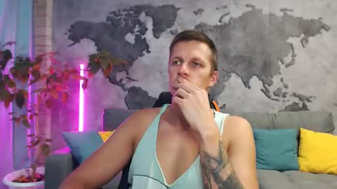 Snapshot of vikingchrisss chatting on 10/26/25, 10:10 vikingchrisss online show from 10/26/25, 10:10