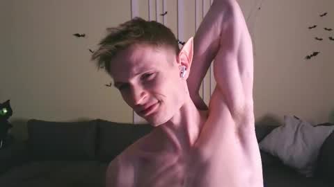 Snapshot of viksons chatting on 10/24/25, 04:14 Max online show from 10/24/25, 04:14