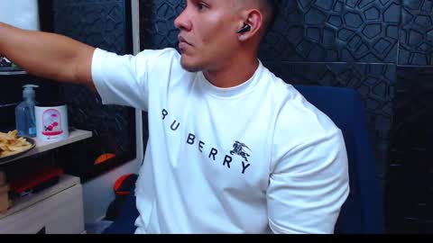 Viktor Herrera online show from 12/04/24, 01:58