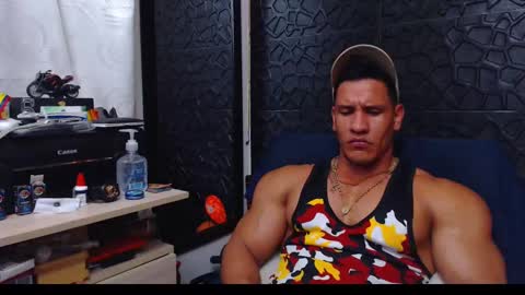 Viktor Herrera online show from 01/05/25, 03:32