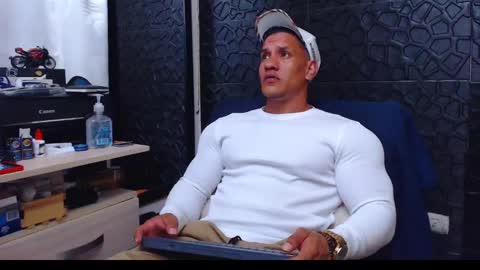 Viktor Herrera online show from 01/21/25, 03:04