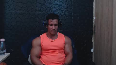 Viktor Herrera online show from 12/16/25, 05:18