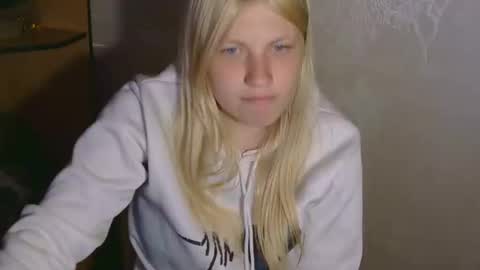 Snapshot of viktoria20502 chatting on 10/03/25, 08:28 viktoria20502 online show from 10/03/25, 08:28