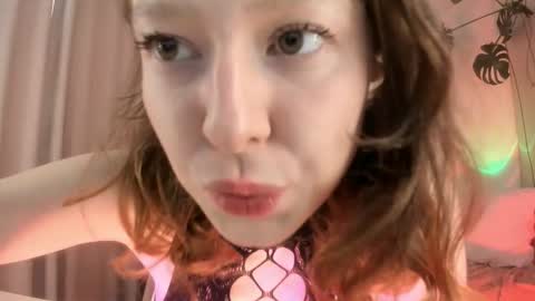 Snapshot of viktoria_sullivans chatting on 09/23/25, 07:22 Vikky online show from 09/23/25, 07:22