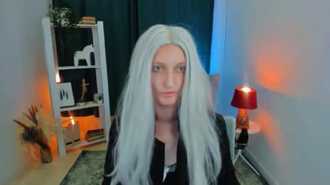 Snapshot of viktoriaclarrk chatting on 12/02/25, 11:04 Viktoria online show from 12/02/25, 11:04