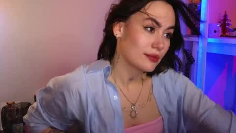 Snapshot of viktoriamoore chatting on 05/18/26, 06:47 viktoriamoore online show from 05/18/26, 06:47