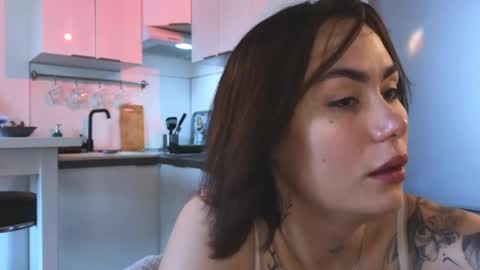 Snapshot of viktoriamoore chatting on 05/21/26, 03:41 viktoriamoore online show from 05/21/26, 03:41