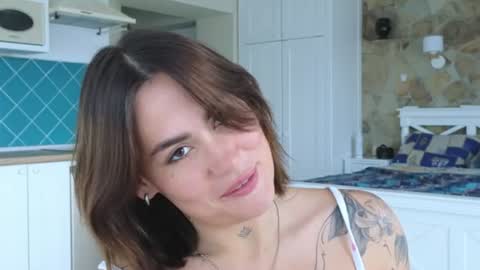 Snapshot of viktoriamoore chatting on 06/11/26, 10:24 viktoriamoore online show from 06/11/26, 10:24