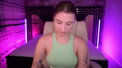 Snapshot of vikviklove chatting on 06/25/26, 07:40 VikVikLove online show from 06/25/26, 07:40