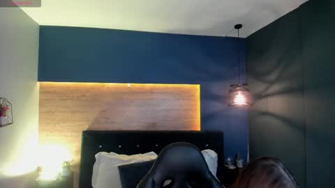 Snapshot of vikypetiteee chatting on 10/28/25, 11:18 Victoria online show from 10/28/25, 11:18