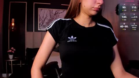 Snapshot of vikypetiteee chatting on 11/11/25, 09:48 Victoria online show from 11/11/25, 09:48