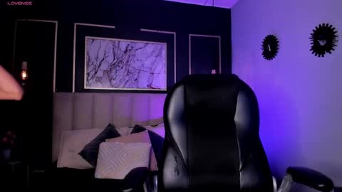 Snapshot of vikypetiteee chatting on 11/12/25, 09:03 Victoria online show from 11/12/25, 09:03