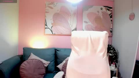 Snapshot of vikypetiteee chatting on 11/13/25, 05:45 Victoria online show from 11/13/25, 05:45