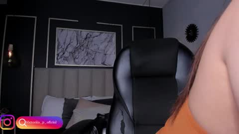 Snapshot of vikypetiteee chatting on 11/19/25, 09:37 Victoria online show from 11/19/25, 09:37