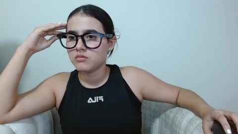 Snapshot of vikysexy28 chatting on 02/18/25, 09:09 vikysexy28 online show from 02/18/25, 09:09