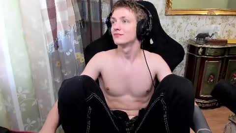 Snapshot of vince__dice chatting on 06/30/26, 03:29 Dimoooooon online show from 06/30/26, 03:29