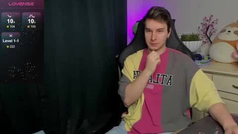 Snapshot of vincent__strong chatting on 09/20/25, 08:15 Vincent Strong online show from 09/20/25, 08:15