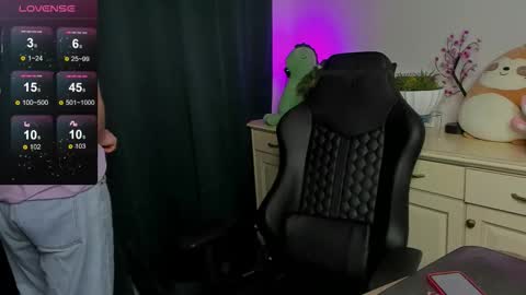 Snapshot of vincent__strong chatting on 09/21/25, 08:16 Vincent Strong online show from 09/21/25, 08:16