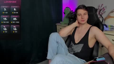 Snapshot of vincent__strong chatting on 10/11/25, 08:24 Vincent Strong online show from 10/11/25, 08:24