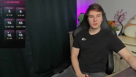 Snapshot of vincent__strong chatting on 10/12/25, 08:57 Vincent Strong online show from 10/12/25, 08:57