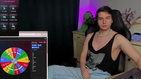 Snapshot of vincent__strong chatting on 10/20/25, 08:37 Vincent Strong online show from 10/20/25, 08:37