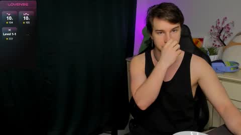 Snapshot of vincent__strong chatting on 11/01/25, 08:05 Vincent Strong online show from 11/01/25, 08:05