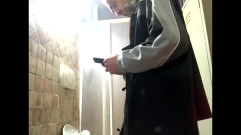 Snapshot of vinmin90 chatting on 02/20/25, 03:08 Zenith online show from 02/20/25, 03:08