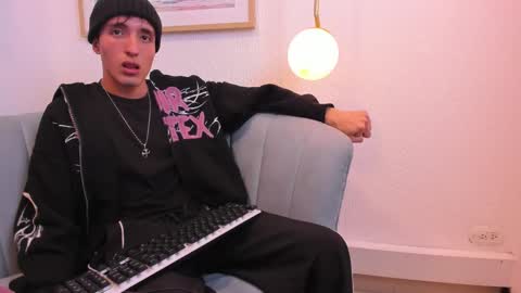 Snapshot of vinniematte chatting on 02/08/25, 03:08 vinniematte online show from 02/08/25, 03:08