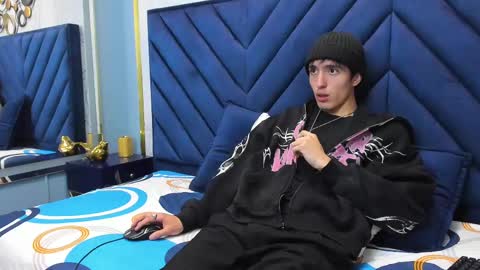 Snapshot of vinniematte chatting on 02/28/25, 02:53 vinniematte online show from 02/28/25, 02:53