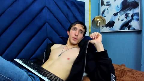 Snapshot of vinniematte chatting on 03/09/25, 06:06 vinniematte online show from 03/09/25, 06:06