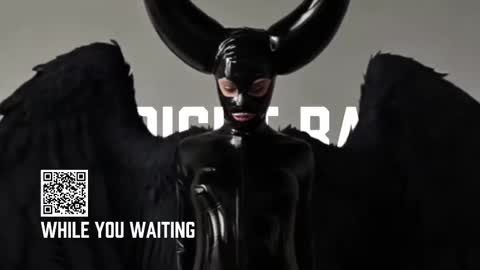 Snapshot of vinylstore chatting on 10/08/25, 05:21 Diva Silvia online show from 10/08/25, 05:21