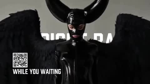 Snapshot of vinylstore chatting on 10/17/25, 04:20 Diva Silvia online show from 10/17/25, 04:20