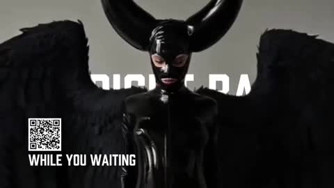 Snapshot of vinylstore chatting on 10/19/25, 04:07 Diva Silvia online show from 10/19/25, 04:07