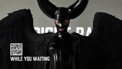 Snapshot of vinylstore chatting on 10/26/25, 04:46 Diva Silvia online show from 10/26/25, 04:46