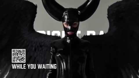 Snapshot of vinylstore chatting on 10/29/25, 04:42 Diva Silvia online show from 10/29/25, 04:42