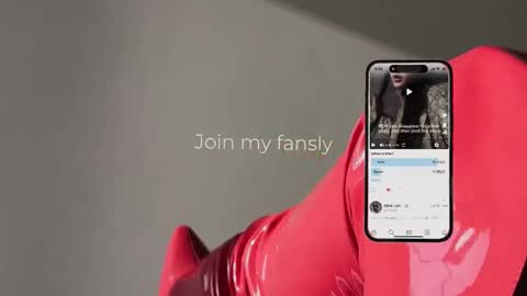 Snapshot of vinylstore chatting on 11/17/25, 04:13 Diva Silvia online show from 11/17/25, 04:13