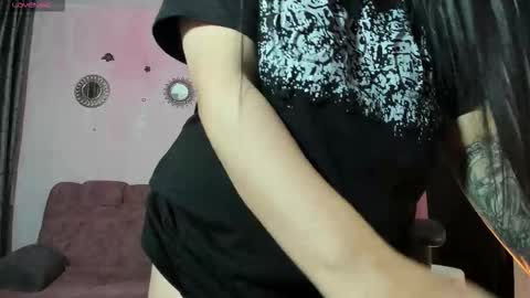 Snapshot of vio_let_ chatting on 09/26/25, 06:17 Daniela online show from 09/26/25, 06:17