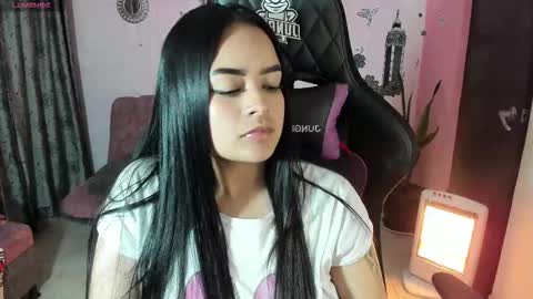 Snapshot of vio_let_ chatting on 09/27/25, 08:08 Daniela online show from 09/27/25, 08:08