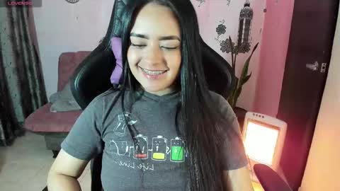 Snapshot of vio_let_ chatting on 10/01/25, 07:47 Daniela online show from 10/01/25, 07:47