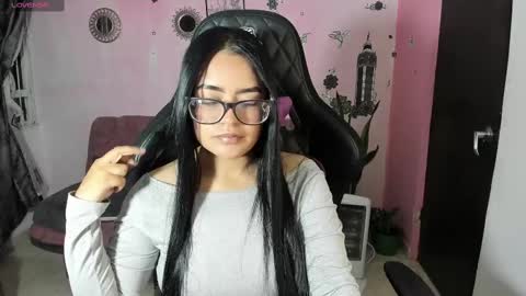 Snapshot of vio_let_ chatting on 10/03/25, 07:27 Daniela online show from 10/03/25, 07:27