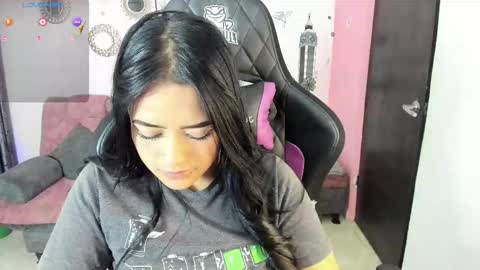 Snapshot of vio_let_ chatting on 10/08/25, 05:16 Daniela online show from 10/08/25, 05:16