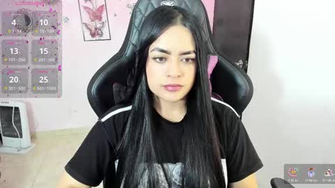 Snapshot of vio_let_ chatting on 11/03/25, 12:50 Daniela online show from 11/03/25, 12:50