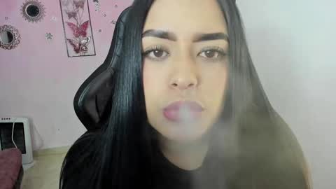 Snapshot of vio_let_ chatting on 11/04/25, 03:27 Daniela online show from 11/04/25, 03:27