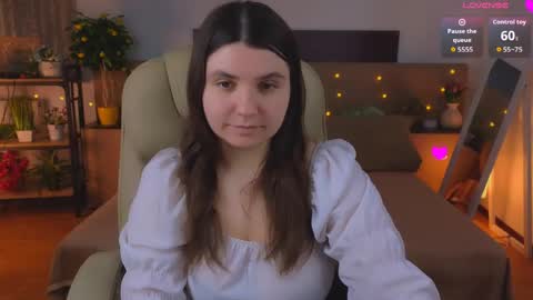 Snapshot of viola__shy chatting on 05/26/26, 09:55 Viola online show from 05/26/26, 09:55