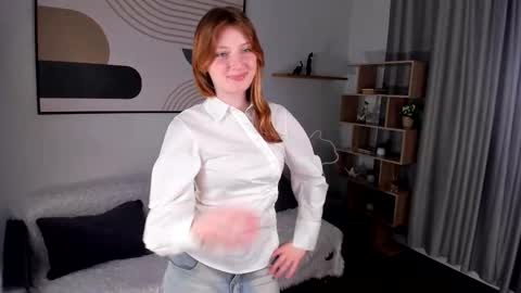 Snapshot of viola_larson chatting on 03/10/26, 03:39 Viola but friends call me Sisi online show from 03/10/26, 03:39