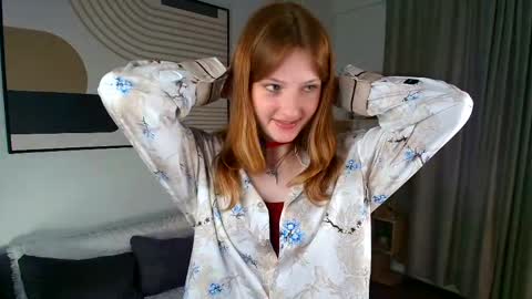 Snapshot of viola_larson chatting on 04/05/26, 04:04 Viola but friends call me Sisi online show from 04/05/26, 04:04